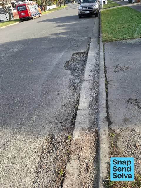 Pothole, a report photo