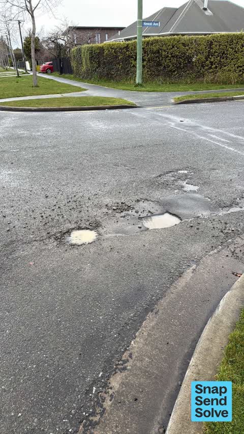 Pothole, a report photo