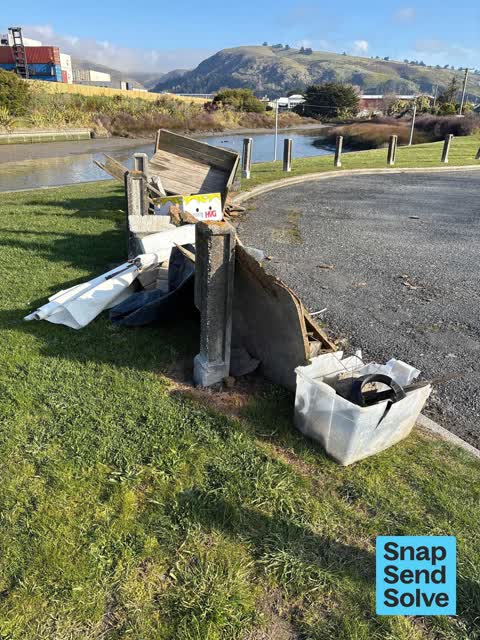Dumped Rubbish, a report photo