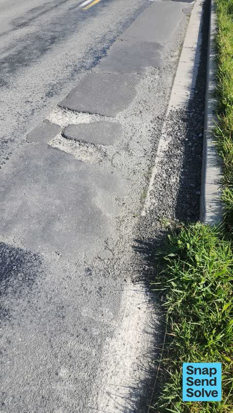 Pothole, a report photo