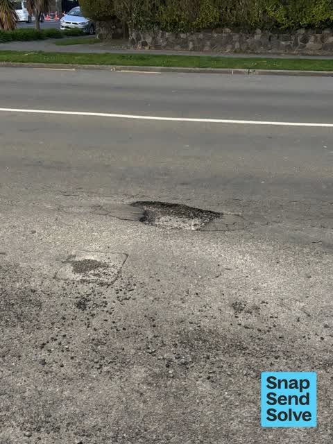 Pothole, a report photo