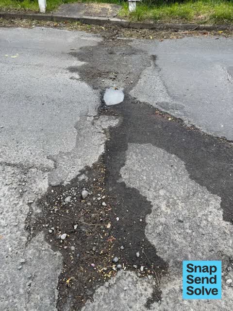 Pothole, a report photo