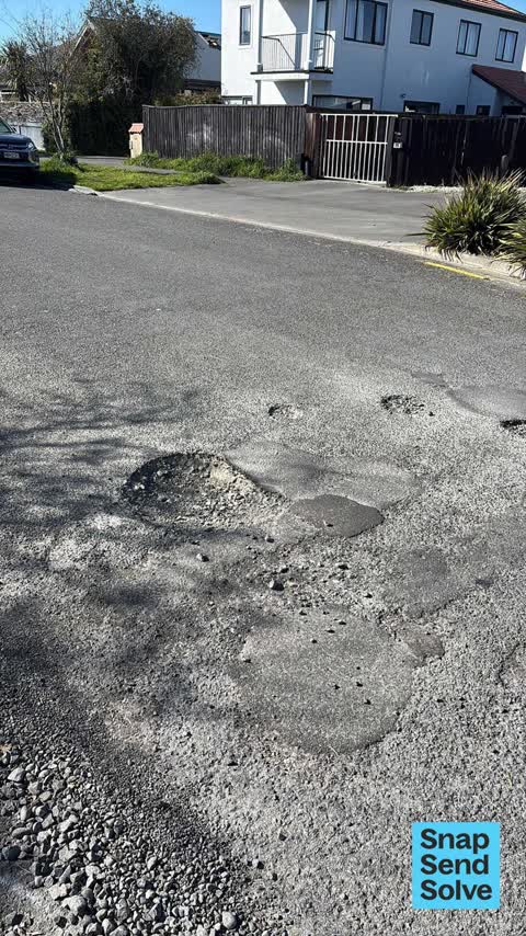 Pothole, a report photo