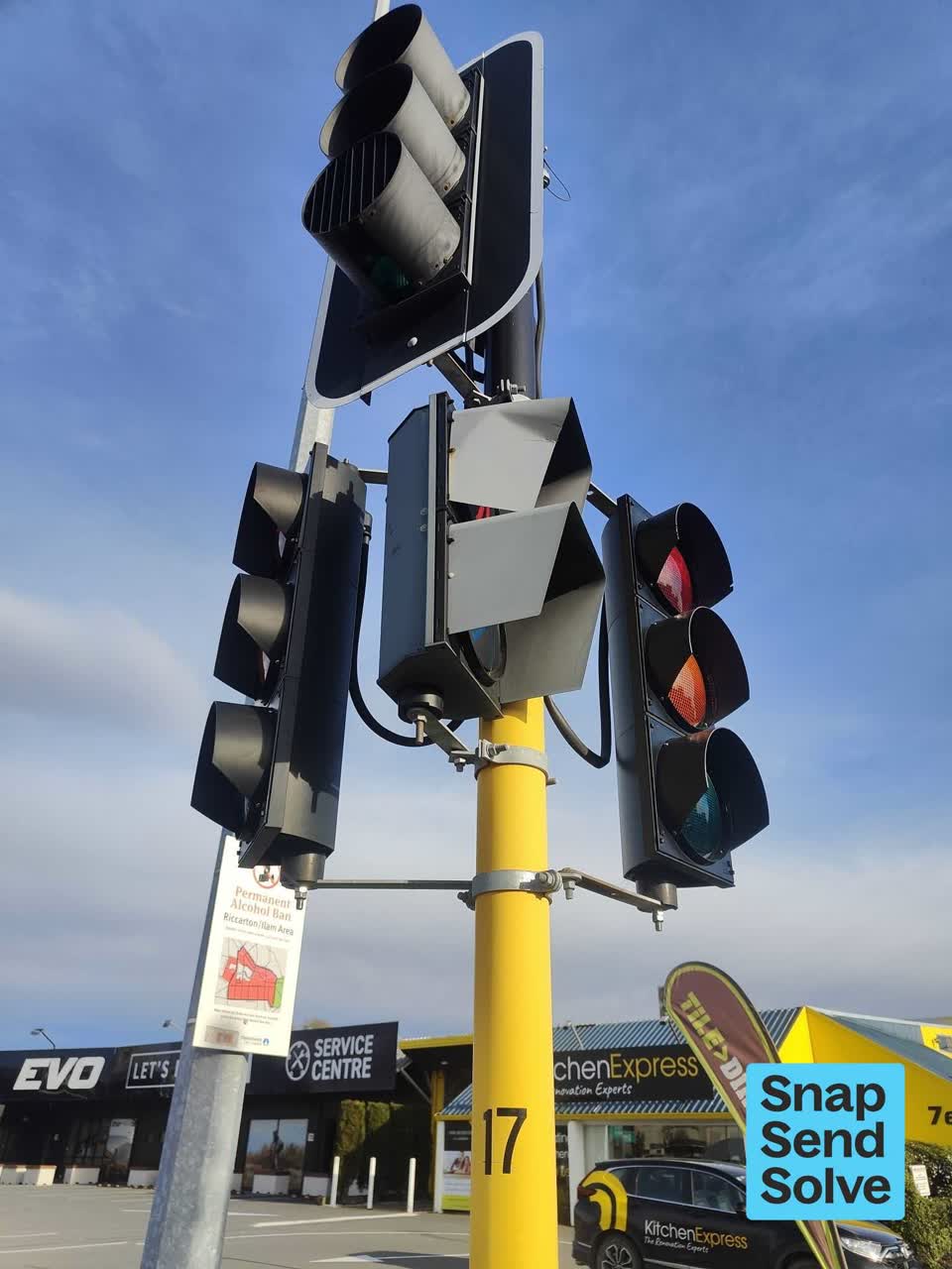 The photograph attached to this traffic signals report