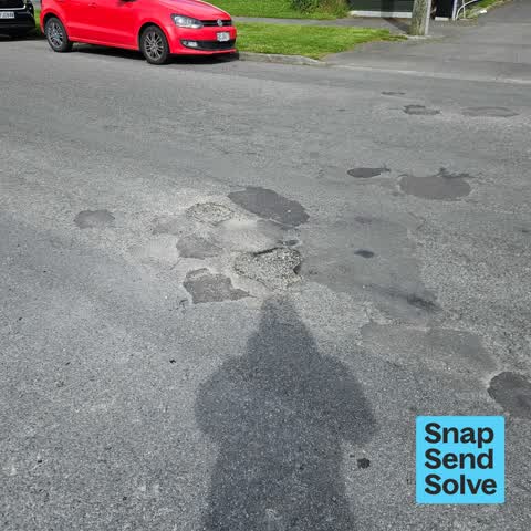 Pothole, a report photo