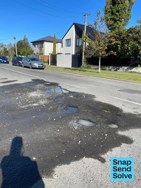 Pothole, a report photo
