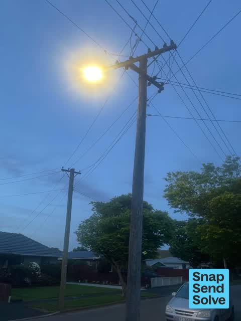 Damaged Street Light, a report photo