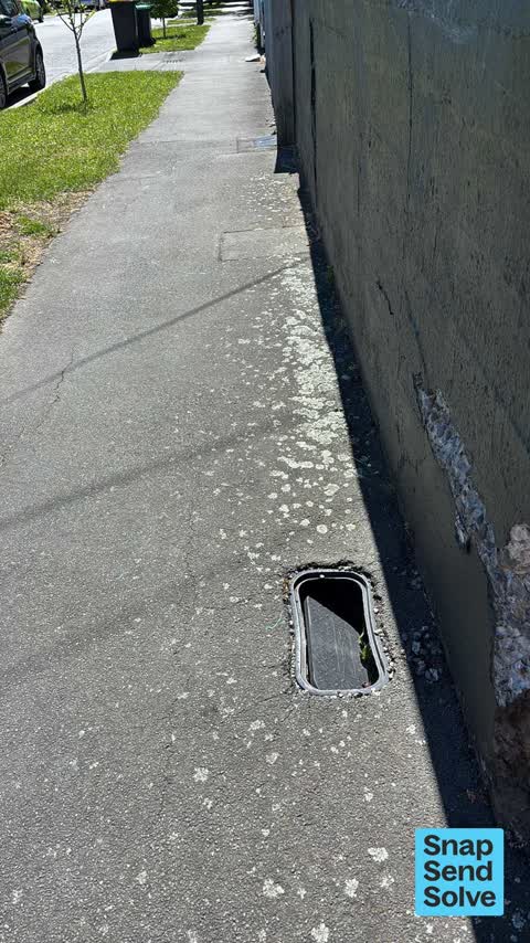 Pavement - Damaged, a report photo