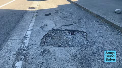 Pothole, a report photo
