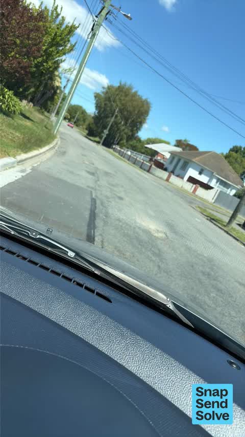 Pothole, a report photo
