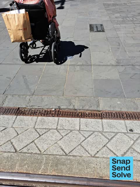 Pavement - Damaged, a report photo