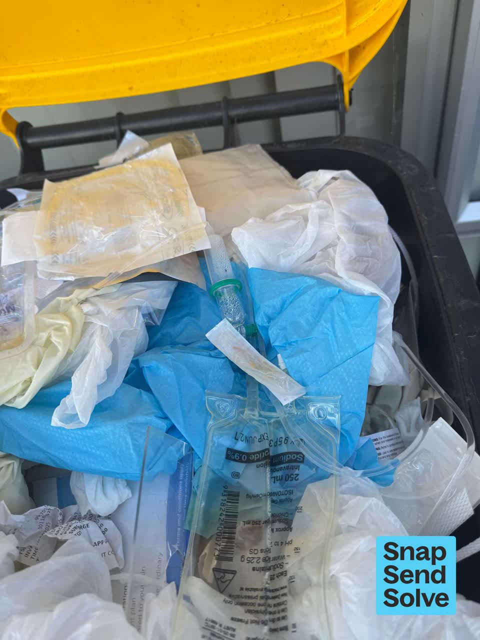 The photograph attached to this dumped rubbish report