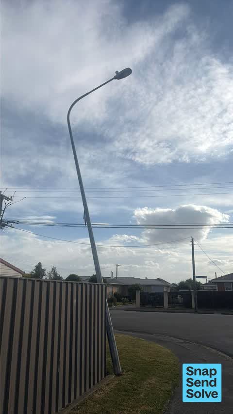 Damaged Street Light, a report photo