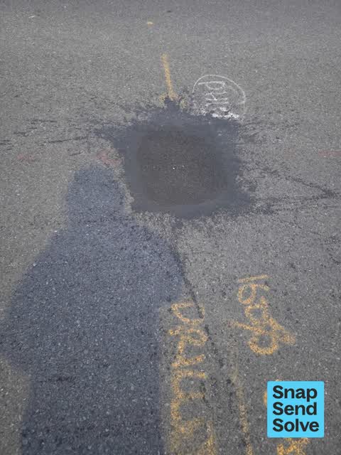 Pothole, a report photo