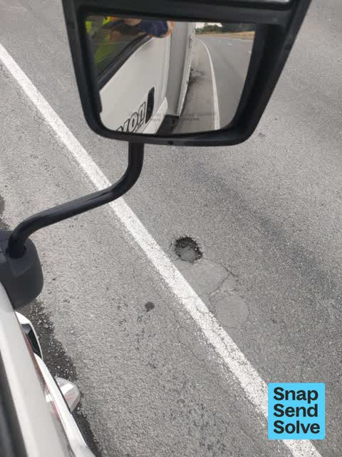 Pothole, a report photo