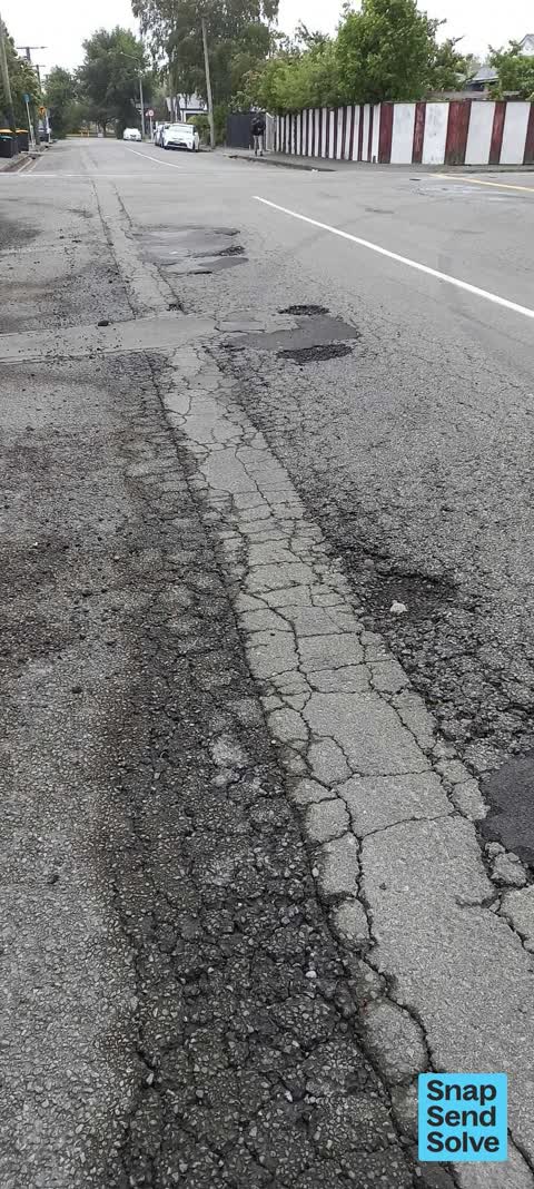 Pothole, a report photo