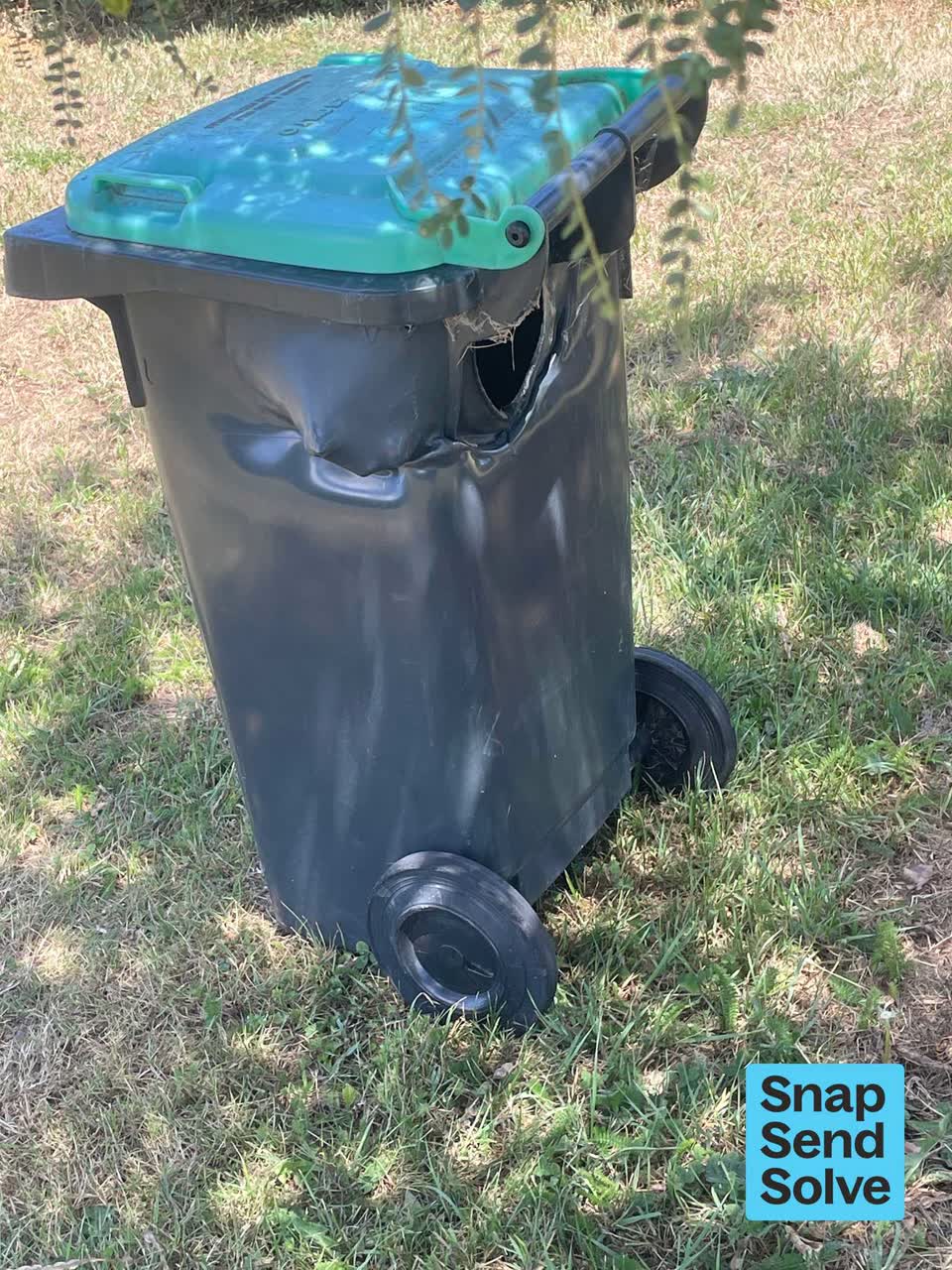 The photograph attached to this vandalism - general report
