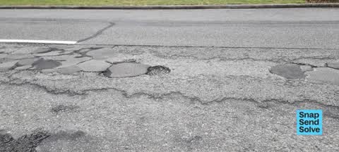 Pothole, a report photo