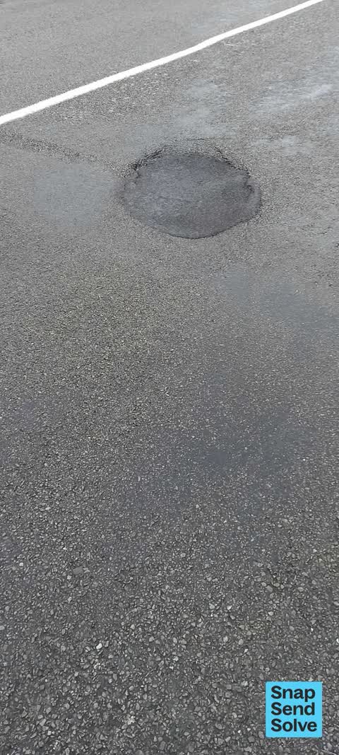 Pothole, a report photo