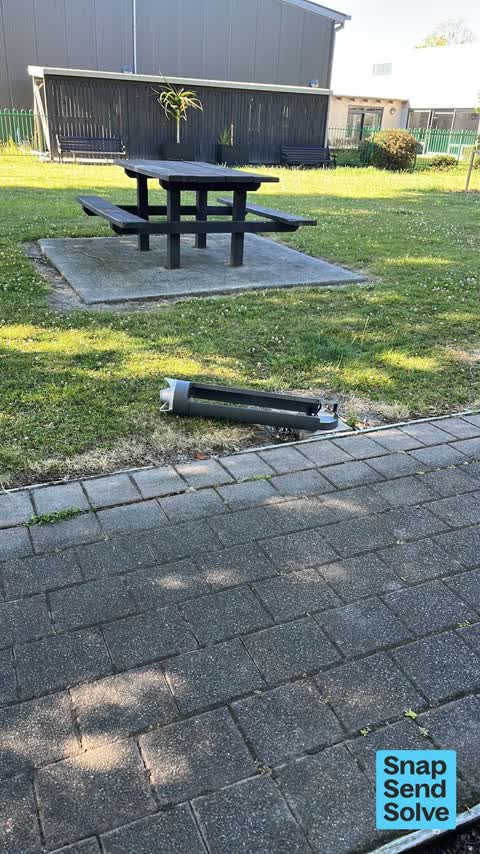 Damaged Street Light — a report photo