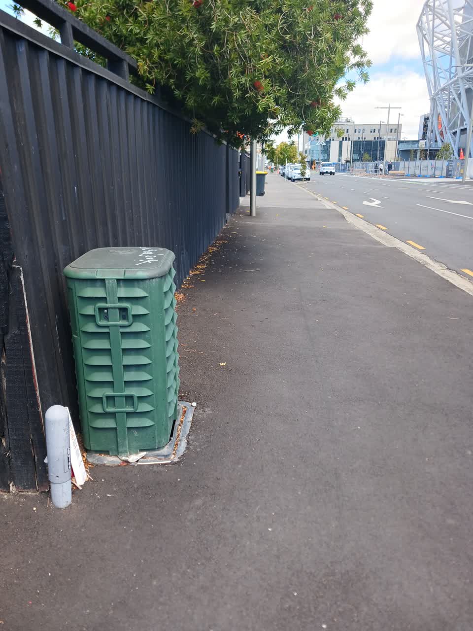 The photograph attached to this overgrown vegetation report