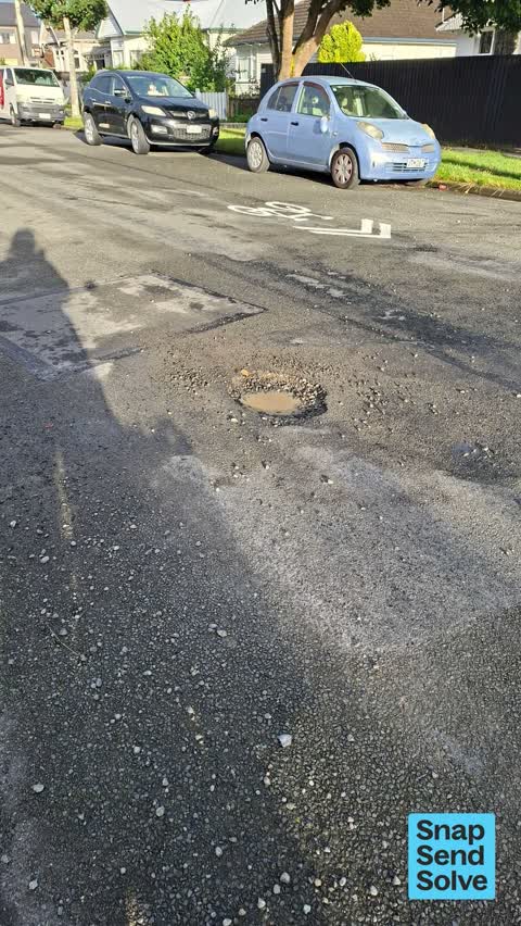 Pothole, a report photo
