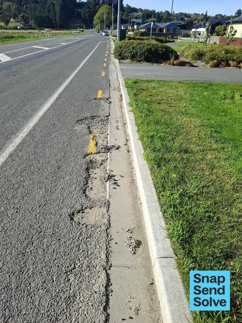 Pothole, a report photo