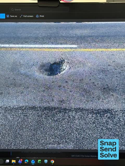 Pothole, a report photo