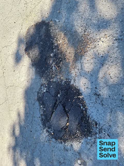 Pothole, a report photo