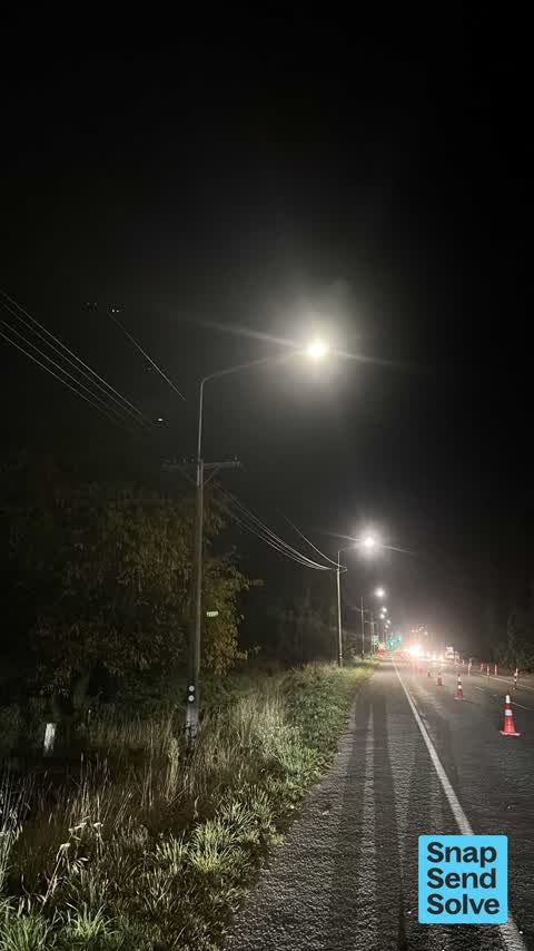 Damaged Street Light, a report photo