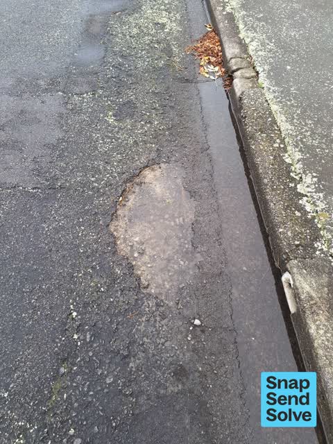 Pothole, a report photo