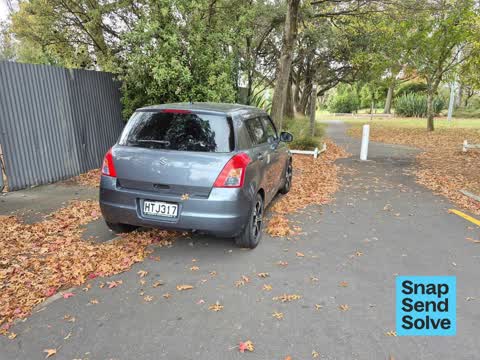 Abandoned Vehicle, a report photo