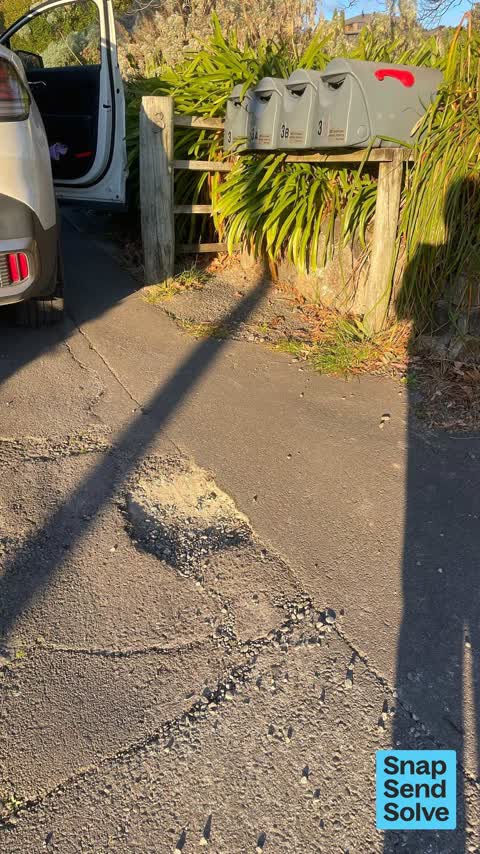 Pothole, a report photo