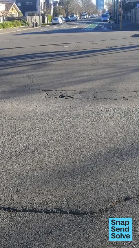 Pothole, a report photo