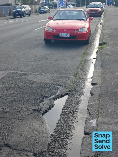 Pothole, a report photo