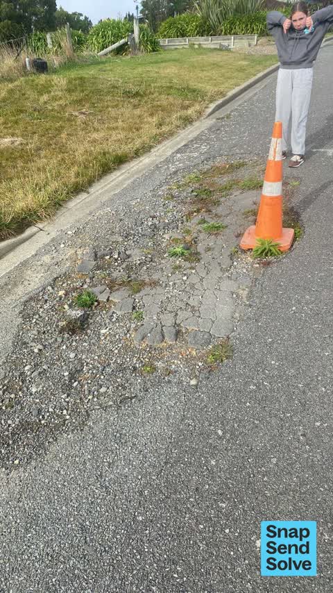 Pothole, a report photo