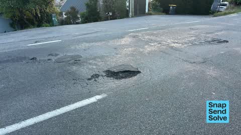 Pothole, a report photo