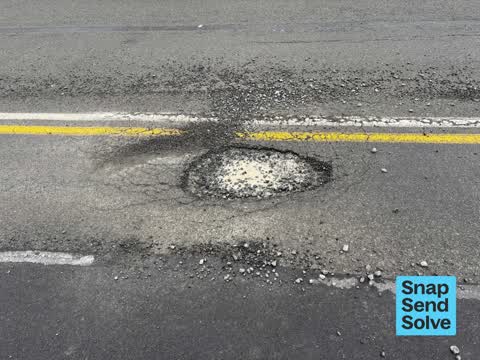 Pothole, a report photo