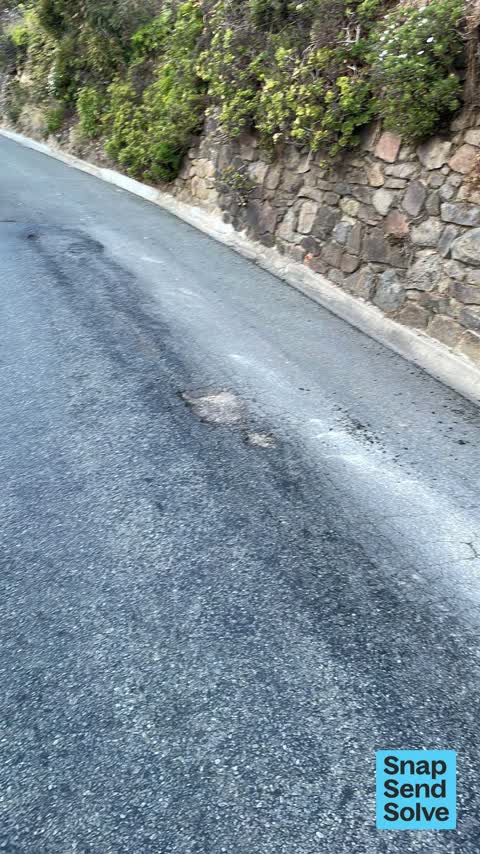 Pothole, a report photo