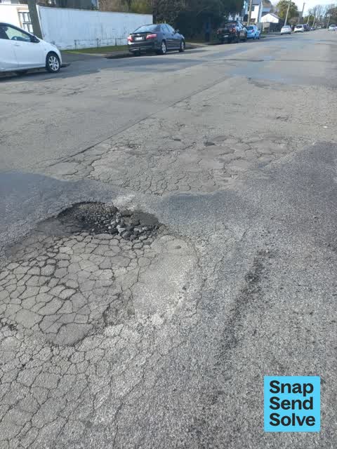 Pothole, a report photo
