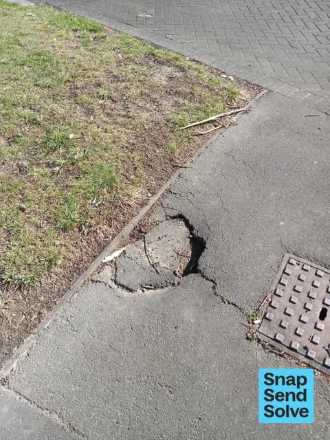 Pavement - Damaged, a report photo