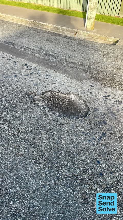 Pothole, a report photo