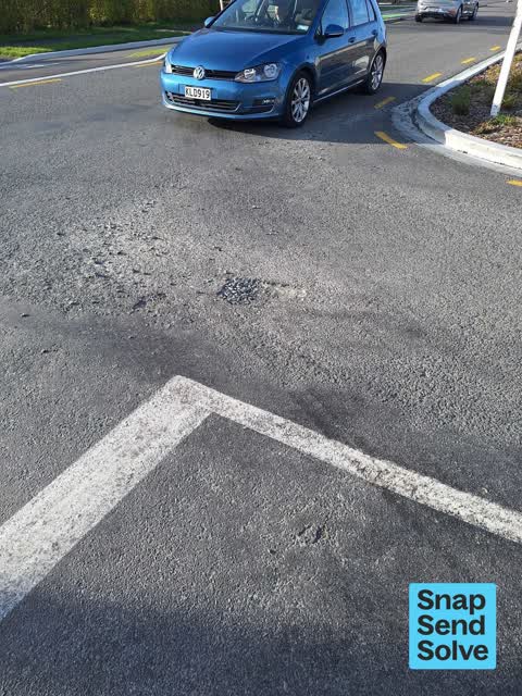 Pothole, a report photo