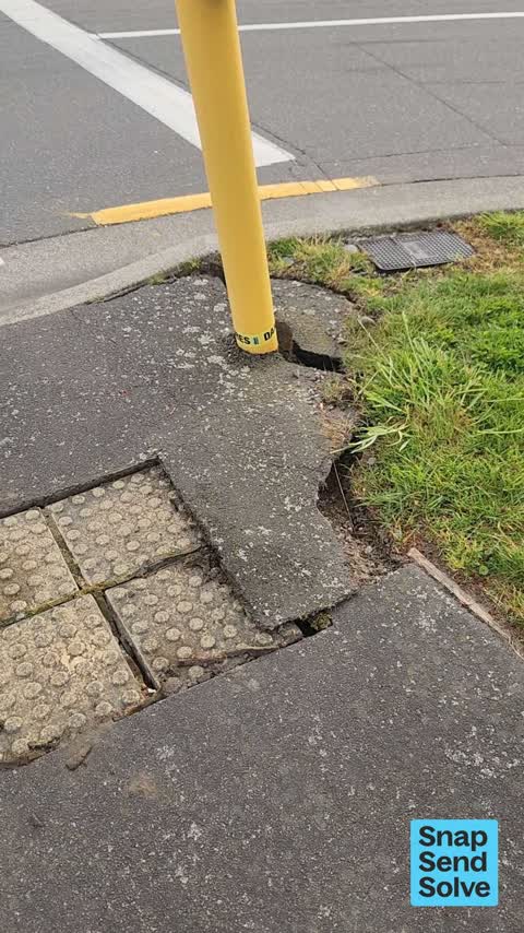 Pavement - Damaged, a report photo