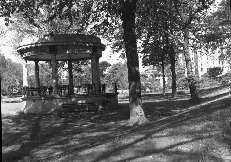Old rotunda by Riccarton Ave (PB0313/6), 1949