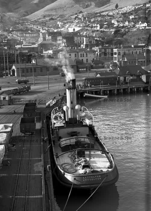 Lyttelton Wharf - Tug (PB0618/214), 1939