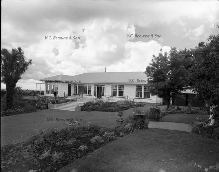 Christchurch house and garden - Cashmere (PB1414/2), 1957