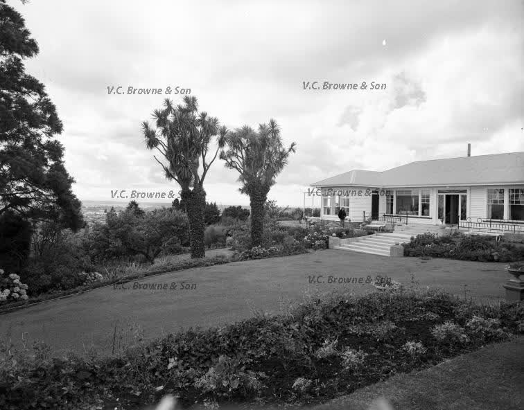 Christchurch house and garden - Cashmere (PB1414/4), 1957