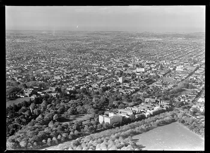 Christchurch Hospital and city, 1950