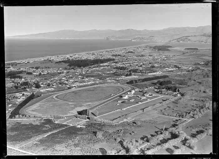 New Brighton Racecourse and suburb, Christchurch, 1950